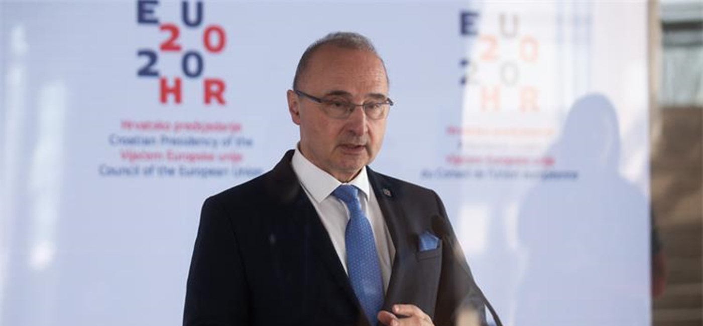 Grlić Radman: Dosad repatrirano 893 Hrvata, za vikend ih još stotine stižu kući